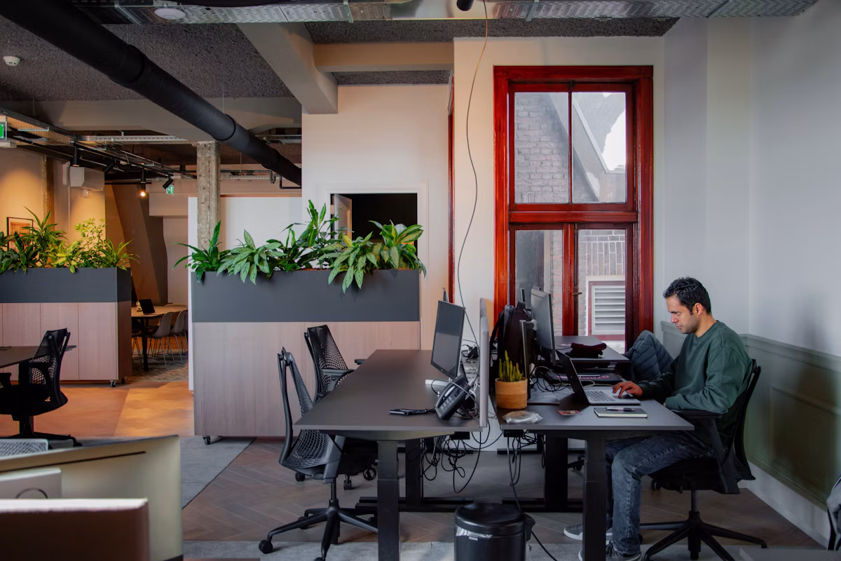 Dedicated desk for small businesses and professionals